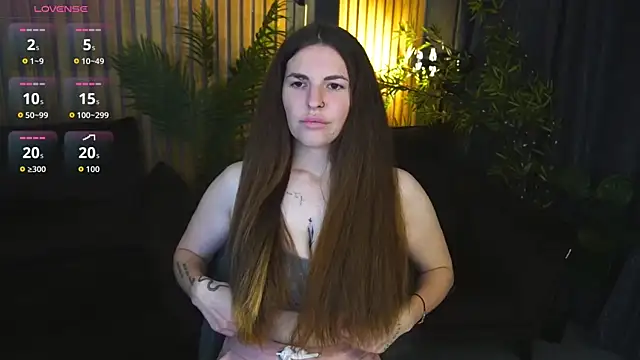 Snapshot of DanielaReign chatting on November 6, 1:45 pm DanielaReign online show from November 6, 1:45 pm