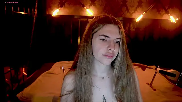 Snapshot of DanielaReign chatting on March 1, 6:48 am DanielaReign online show from March 1, 6:48 am