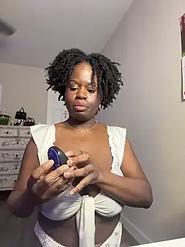 Snapshot of ladiosa_selene chatting on February 7, 1:42 am ladiosa selene online show from February 7, 1:42 am