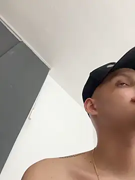 Snapshot of Atlass0108 chatting on November 3, 1:19 am Atlass0108 online show from November 3, 1:19 am