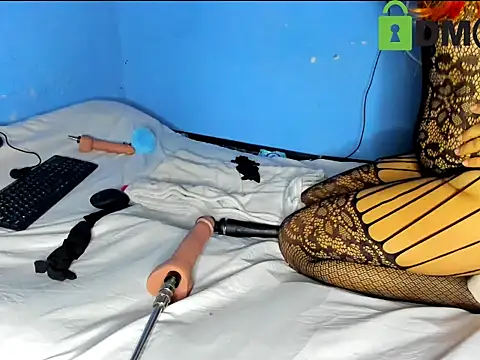 cristalsolei online show from April 16, 8:20 pm