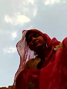 Snapshot of Jooli_cuty chatting on February 22, 1:51 am Jooli cuty online show from February 22, 1:51 am