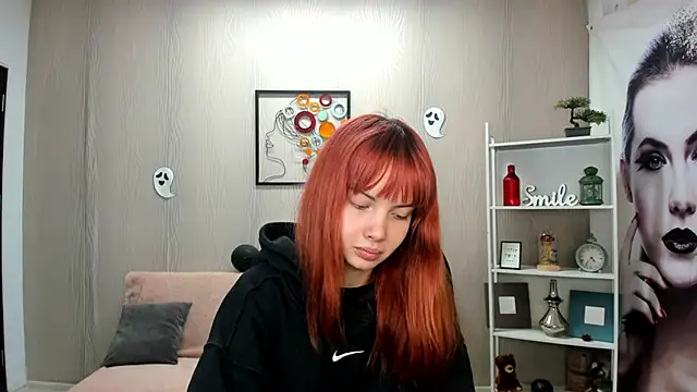 OlyviaBella online show from November 4, 1:32 pm