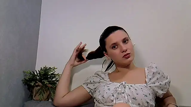 Snapshot of KiraHoney chatting on November 8, 10:08 pm KiraHoney online show from November 8, 10:08 pm