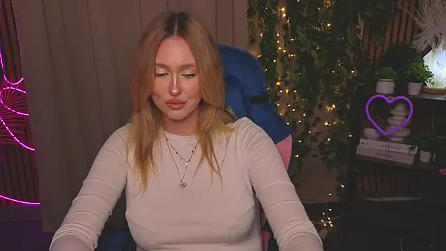 Snapshot of VickieHubbard chatting on December 18, 10:21 am VickieHubbard online show from December 18, 10:21 am