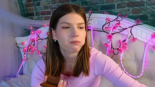 WilmaJohnson online show from March 13, 7:04 am