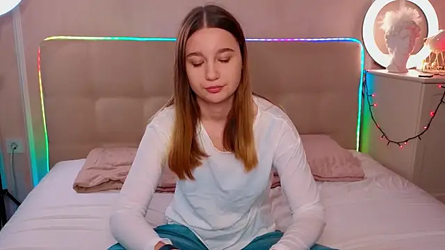 Snapshot of LauriePerez chatting on December 22, 12:57 pm LauriePerez online show from December 22, 12:57 pm