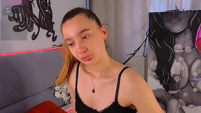 Snapshot of LauriePerez chatting on January 19, 8:29 am LauriePerez online show from January 19, 8:29 am