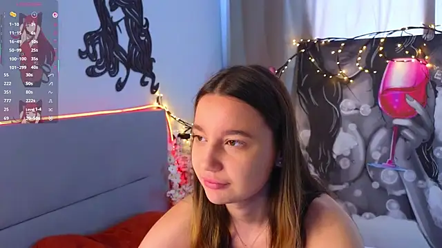 Snapshot of LauriePerez chatting on February 6, 8:07 am LauriePerez online show from February 6, 8:07 am