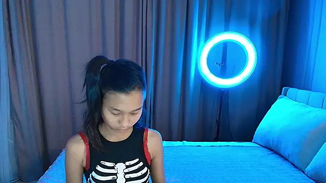 lihnpham online show from November 18, 7:07 pm