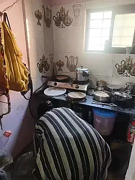 Lailamajnu1996 online show from February 13, 4:41 am