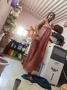 Lailamajnu1996 online show from February 22, 4:46 am