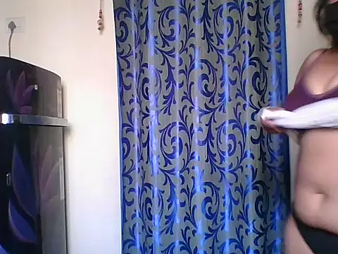 Snapshot of Mathi_cam chatting on February 26, 5:28 am Mathi cam online show from February 26, 5:28 am