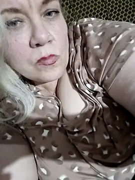 Snapshot of IZOLDA99 chatting on November 3, 6:20 pm IZOLDA99 online show from November 3, 6:20 pm