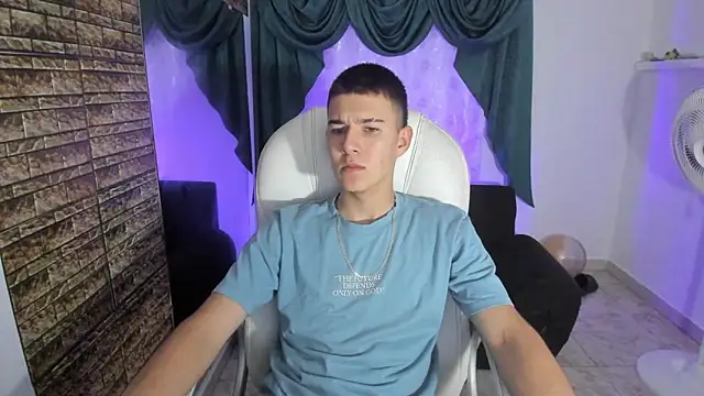 Aleck Boy online show from November 22, 8:08 pm