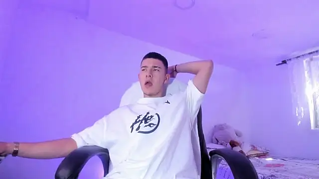 Aleck Boy online show from January 6, 7:06 pm