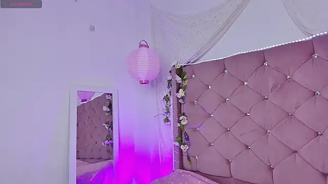 lauxury  online show from November 12, 3:07 am