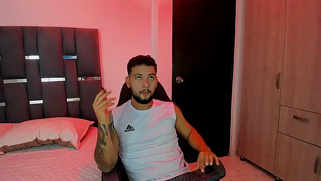 Snapshot of noah_corvelle chatting on November 11, 12:43 am noah corvelle online show from November 11, 12:43 am