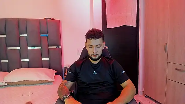 Snapshot of noah_corvelle chatting on November 12, 10:30 pm noah corvelle online show from November 12, 10:30 pm