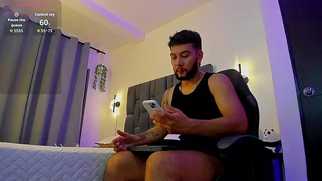 Snapshot of noah_corvelle chatting on November 26, 1:17 am noah corvelle online show from November 26, 1:17 am