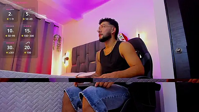 Snapshot of noah_corvelle chatting on December 13, 9:20 pm noah corvelle online show from December 13, 9:20 pm