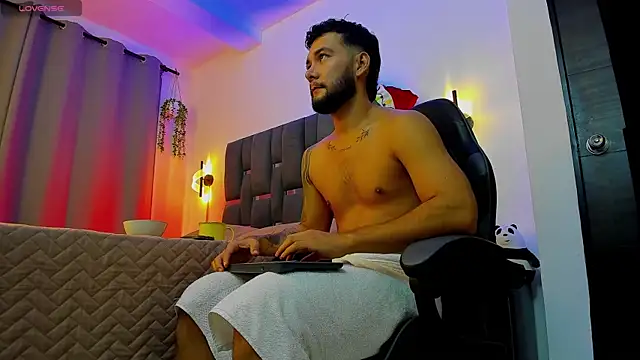 Snapshot of noah_corvelle chatting on December 16, 1:38 pm noah corvelle online show from December 16, 1:38 pm