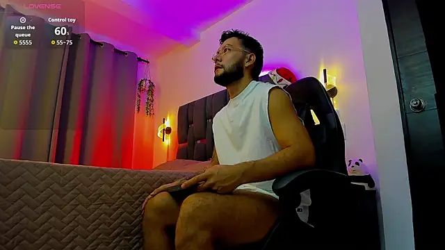 Snapshot of noah_corvelle chatting on December 18, 12:44 pm noah corvelle online show from December 18, 12:44 pm