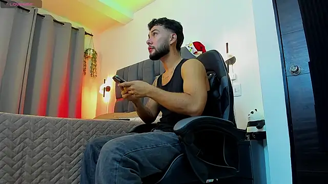 Snapshot of noah_corvelle chatting on December 23, 1:58 am noah corvelle online show from December 23, 1:58 am