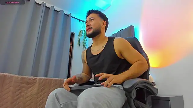 Snapshot of noah_corvelle chatting on February 6, 4:17 am noah corvelle online show from February 6, 4:17 am