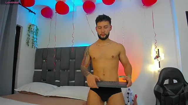 Snapshot of noah_corvelle chatting on February 24, 4:54 am noah corvelle online show from February 24, 4:54 am