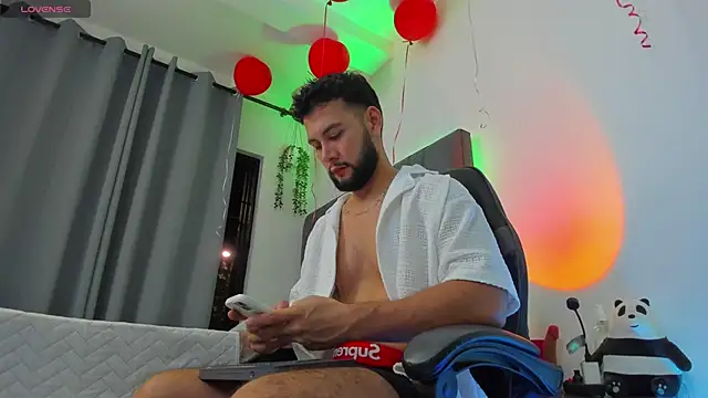 Snapshot of noah_corvelle chatting on February 27, 1:16 am noah corvelle online show from February 27, 1:16 am