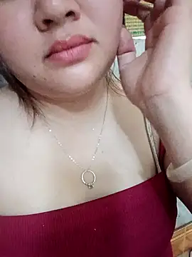 Snapshot of Bee-bgolden chatting on November 10, 3:27 am Bee-bgolden online show from November 10, 3:27 am