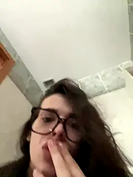 Snapshot of zowi101 chatting on December 14, 9:36 am zowi101 online show from December 14, 9:36 am