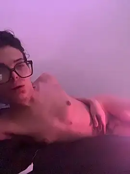 Snapshot of zowi101 chatting on December 16, 4:28 am zowi101 online show from December 16, 4:28 am