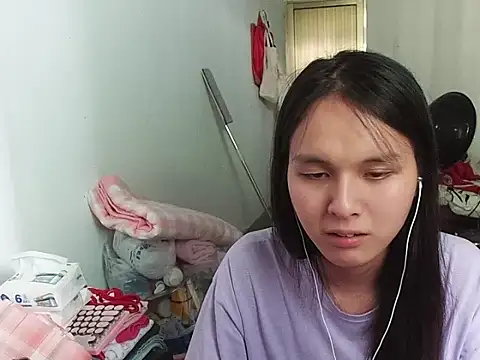 Snapshot of RebelAura chatting on June 29, 1:12 am RebelAura online show from June 29, 1:12 am