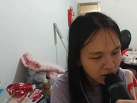 Snapshot of RebelAura chatting on July 2, 7:31 pm RebelAura online show from July 2, 7:31 pm