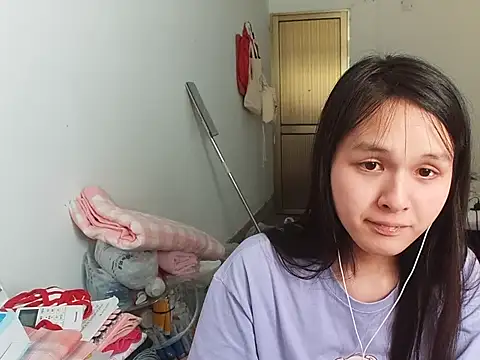 Snapshot of RebelAura chatting on July 3, 7:37 am RebelAura online show from July 3, 7:37 am