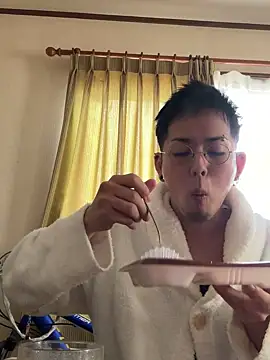 Snapshot of ippei0001 chatting on January 10, 6:37 am ippei0001 online show from January 10, 6:37 am