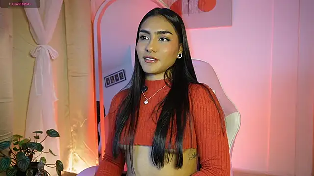 Snapshot of Nikita_luan chatting on August 10, 1:53 am Nikita luan online show from August 10, 1:53 am