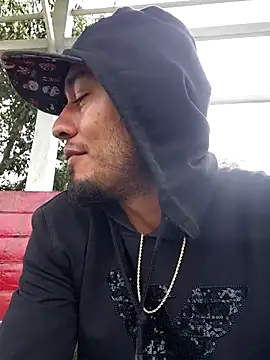 Snapshot of kmerlin chatting on April 15, 4:14 pm kmerlin online show from April 15, 4:14 pm
