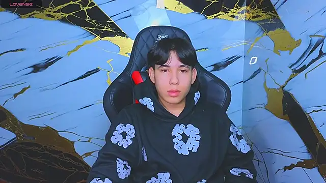 Suarezz10  online show from November 6, 11:44 am