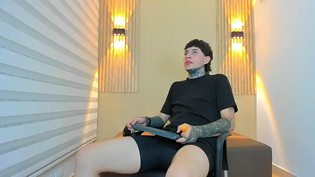 DANTE ARMSTRONG online show from November 13, 4:00 am