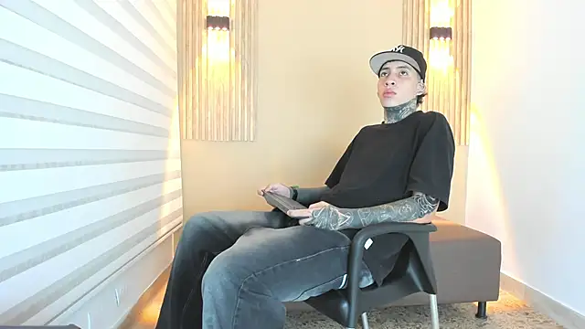 DANTE ARMSTRONG online show from December 17, 3:45 am