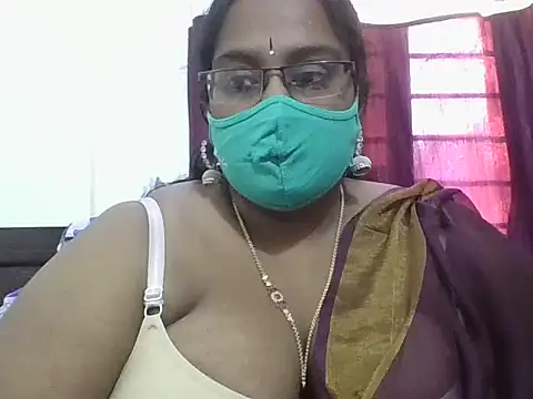 Snapshot of hootypriya chatting on January 19, 11:47 am hootypriya online show from January 19, 11:47 am