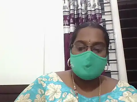 Snapshot of hootypriya chatting on February 1, 5:22 pm hootypriya online show from February 1, 5:22 pm