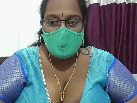 Snapshot of hootypriya chatting on February 2, 1:32 pm hootypriya online show from February 2, 1:32 pm