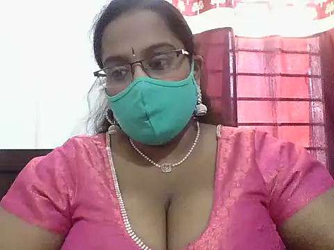 Snapshot of hootypriya chatting on February 4, 12:11 pm hootypriya online show from February 4, 12:11 pm
