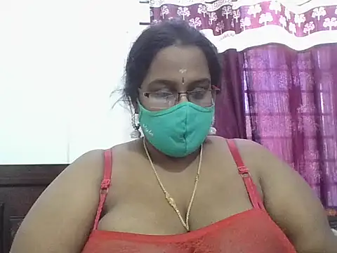 Snapshot of hootypriya chatting on February 5, 4:50 am hootypriya online show from February 5, 4:50 am