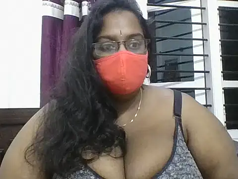 Snapshot of hootypriya chatting on February 10, 11:31 pm hootypriya online show from February 10, 11:31 pm