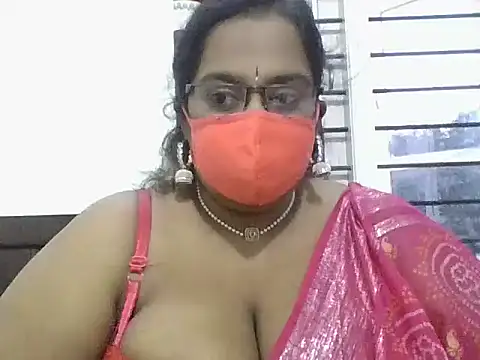 Snapshot of hootypriya chatting on February 12, 12:55 pm hootypriya online show from February 12, 12:55 pm